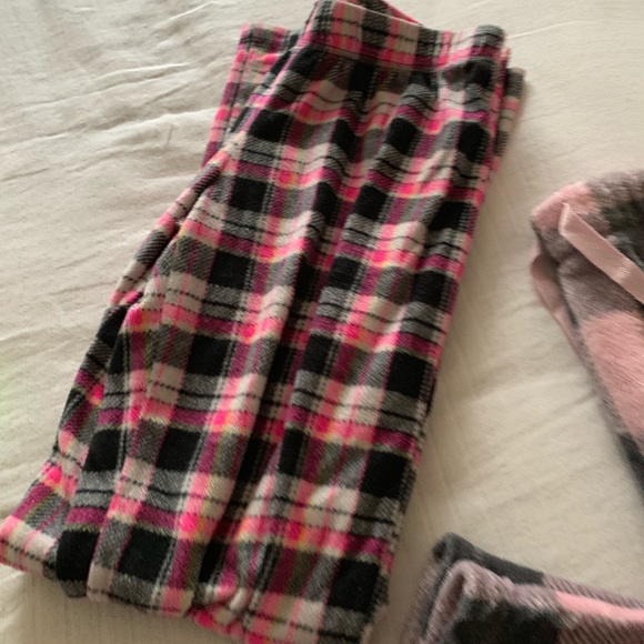 PJ’s - Picture 5 of 6